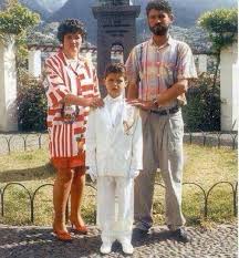 Cristiano ronaldo dos santos aveiro goih comm (portuguese pronunciation: Sb On Twitter Picture Young Cristiano Ronaldo With His Mother And Father Cr7 Holland Http T Co Hmivpz0j5d