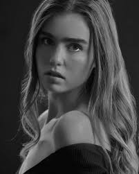 Insta Story @officiallaurabretan