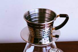 The filters are designed to sit suspended above the bottom of the dripper while increasing temperatures stability. Kalita Wave Dripper 155 The Cannon