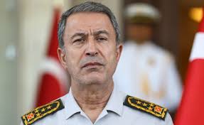 Fetö'nün darbe girişimi sırasında genelkurmay başkanı hulusi akar ve dönemin genelkurmay 2'inci başkanı yaşar güler'in darbeci askerler tarafından üsse getirilme anları ilk kez yayınlandı. Hulusi Akar Darbe Komisyonu Nun Sorularini Yanitladi