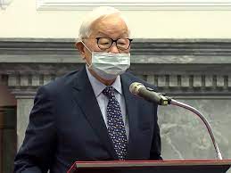 張忠謀 （英語： morris chang ，1931年7月10日 － ）， 世界 知名 半導體 企業家 、 台積電 創辦人 、 中華民國 工研院 院士 ， 2018年 － 2020年 代表 中華民國總統 出使 apec 。. Inhnne3j1c5dom