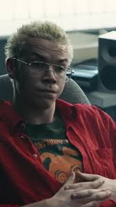 VIDEO: Policisté kvůli posprejování Karlova mostu hledají muže a ženu z  kamerových záběrů