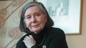 Maureen Howard's Instagram, Twitter & Facebook