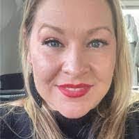 Shelly Dearinger's Instagram, Twitter & Facebook