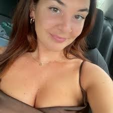 Danielle Kiley's Instagram, Twitter & Facebook