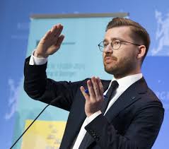 Han blev stukket ihjel i holmlia i oslo , norge, lige før midnat den. Benjamin Drapet Dagen Tryggheten Forsvant Klassekampen