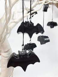 This bat mobile halloween decoration is cheap, easy and fun to make. Upcycled Plastic Spoon Bat Cute Halloween Decoration Diy Crafts