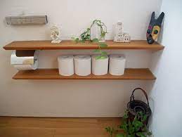 ﾍﾟｰﾊﾟｰホルダーも棚板に取り付けています トイレ 壁紙 花柄 ペーパーホルダー トイレ 収納 棚