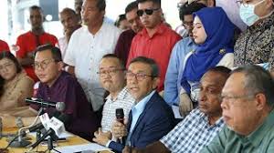 Ahli parlimen kinabatangan, datuk seri bung moktar radin mencetuskan kekecohan dalam dewan rakyat apabila mengulangi. Lebih 500 Ahli Pkr Batu Pahat Keluar Parti