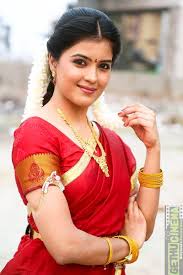 Kaali Padaiveeran Movie Actress Amritha Aiyer Hd Photos Gethu Cinema In 2020 Indian Wedding Couple Photography Best Bridal Makeup Beauty Full Girl