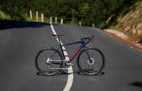 Das Orbea Avant Wurde Fur 2020 Uberarbeitet Mit Neuen Komponenten Und Einer Sportlichen Langstrecken Geometrie Geht Das Disc Endurance Renn Rennrad Rennen Rad