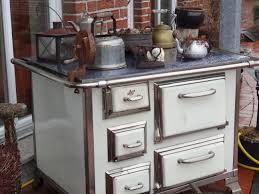Alter Ofen Im Garten Mit Bildern Alter Ofen Landhauskuche Haus Kuchen