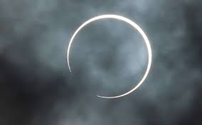 On parle d'une éclipse annulaire. Retour En Images Sur L Eclipse Annulaire De Soleil Du 26 Decembre