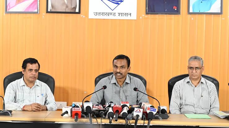 (Voter Count Dropped in Uttarakhand SIR) उत्तराखण्ड में 99% गणना फार्म डिजिटाइज,अपर मुख्य निर्वाचन अधिकारी ने प्रेस  कांफ्रेंस कर दी SIR को लेकर जानकारी। बीजेपी के 98%, कांग्रेस के 95% BLA ...