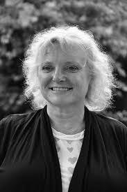 Anna Furney's Instagram, Twitter & Facebook