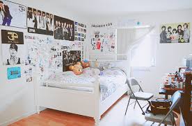Bts army bomb, tumblr rooms, aesthetic rooms, room goals, desk set,. K Pop 1983758 Bedroom And Room Decor On Favim Com