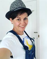 Elizabeth Easter is fundraising for Cancer Research UK