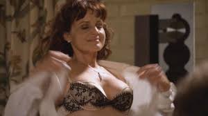 Pomimo częstych przeprowadzek, carli udało się ukończyć szkołę średnią i rozpocząć. Carla Gugino Celebrity Movie Archive