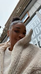 Oh btw, I hit 30 today ☺️🎊 (And yes, this pic was took at work during my  break)