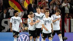 Aktuelles, liveticker, ergebnisse, tabelle, torjäger, berichte, ligen und hintergründe zum fußball der frauen und männer in deutschland. Deutschland Estland Im Live Ticker Deutschland Mit Kantersieg Gegen Estland Fussball