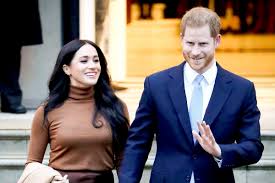 Henry charles albert david windsor, más conocido como príncipe harry o guillermo, es el hijo menor de los príncipes de gales carlos y lady di, hermano del príncipe william y nieto de la reina isabel ii. Prince Harry And Meghan Markle Are Stepping Down Raising Baby Archie In The Uk And North America Vox