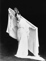 Glamour model ( plural glamour models). Heiup Rudolf G Wagner Catherine V Yeh Eugenio Menegon Robert P Weller Tim Oakes Nancy J Smith Hefner Sarah Frederick Yu Chih Lai