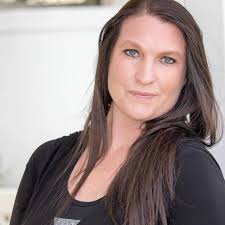 Hollie Kidd's Instagram, Twitter & Facebook