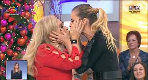 Rúben rua confessa que recusaria convite de cristina para … o modelo falou ainda sobre a sua amizade com cristina ferreira e de como se respeitam profissionalmente, negando que a apresentadora da sic alguma vez o tenha convidado para ir ao seu programa: Teresa Guilherme E Cristina Ferreira Dao Beijo Na Boca Holofote