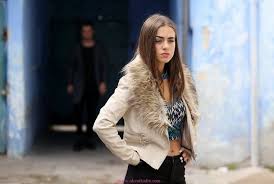 Alemi Kadin Adli Kullanicinin Turk Unlulerin Sac Kesimleri Ve Modelleri Panosundaki Pin Moda Moda Stilleri Unluler