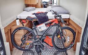 3 Longueurs De Fourgons 3 Garages A Velos Fourgon Le Site Fourgon Amenage Fourgon Garage Velo