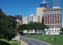 The Grassy Knoll With Dealey Plaza In The Background The Texas School Book Depository Building Is Obscured By The Trees On The Le Places To Visit Dealey Plaza