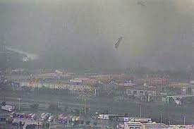 25 Unbelievable Pictures Of The Tornadoes That Hit The Dallas Fort Worth Area Tornadoes Tornados Unbelievable Pictures