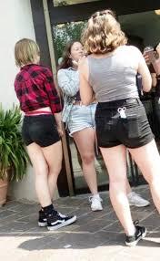 Bunch of Teens in Shorts / Video - Short Shorts & Volleyball - Forum