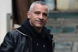 Hijo de rodolfo ramazzotti y raffaela molina, ramazzotti nació el 28 de octubre de 1963 en el hospital de san giovanni, en roma. Eros Ramazzotti Vaterfreuden Die Dritte Gala De