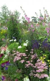 So Legen Sie Einen Bauerngarten An Blumenbeetanlegen Bauerngarten Sommerblumen Und Staudenbeet In 2020 Cottage Garden Summer Flowers Plants