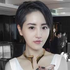 Elle Lee (@ElleIconLee)