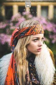 Beautiful Scarf Fantastic Ideal Great 70 S Outfit Bandana Look Is So Cool Similar Scarves Available At Pa Scarf Hairstyles Bandana Looks Silk Scarf Hair