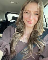 a selfie because i did my hair, makeup, and left the house 👏🏼💁🏼‍♀️ . .  . . #selfie #fitness #madfit #homeworkout