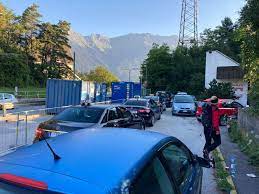 Nun ja, das war mein erster rave und ich wusste davor nicht wirklich, worauf ich mich einlasse und hatte dementsprechend auch keine idee, wie viele leute. Sonntag 0615 Intox Alarm Bergrettung Innsbruck