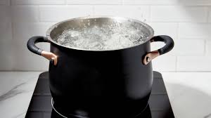 Why the Meyer Stockpot Helps Prevent Boil-Overs | Epicurious