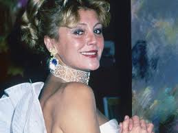 Ni permiso ni perdón, o el estilo de Carmen Cervera: joyas históricas, alta  costura y una eterna melena rubia peinada en casa