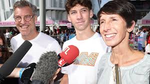 Photo  C'est quand mme norme  : les proches de Lon Marchand ...