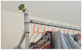 Kleiderständer alle kategorien alexa skills amazon geräte amazon global store amazon pantry amazon warehouse. Kleiderstange Aus Wasserrohren Felicity Diy Blog