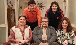 Bölüme edebiyat öğretmeninin 'çınar ağacı kocaman dallarıyla bir babaya benzer. Seksenler Dizisi Nden Ilk Kareler Geldi Tele1