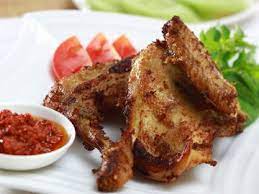 Kalau kamu fans berat pedas, pasti tahu sambal yang terkenal dengan kepedasannya yang menusuk lidah ini. Resep Ayam Goreng Jakarta Toop Resep Masakan 4