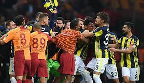 Fenerbahçe ile galatsaray arasında oynanan maçlarda fenerbahçe üstünlüğü hiç kaybetmemiştir. Galatasaray Gegen Fenerbahce Schlagerei Und Jagdszenen Beim Istanbul Derby Seite 1