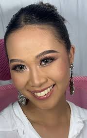 Morning anyone o ka thusang ka makeup, i need their service like now