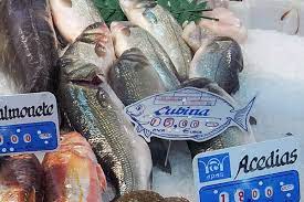 Der fisch wird auch als branzino (italienisch), brancin , robalo (portugiesisch), lubina und im französischen als bar commun oder loup bezeichnet. Spanien Reisemagazin Wolfsbarsch Mit Kartoffeln Und Gemuse