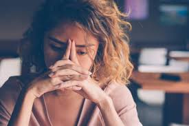 758.800+ Mulher Triste fotos de stock, imagens e fotos royalty-free - iStock