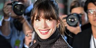 Anne Hathaway Brought Back Andy Sachs's Iconic Bangs in a NYFW-Worthy Outfit